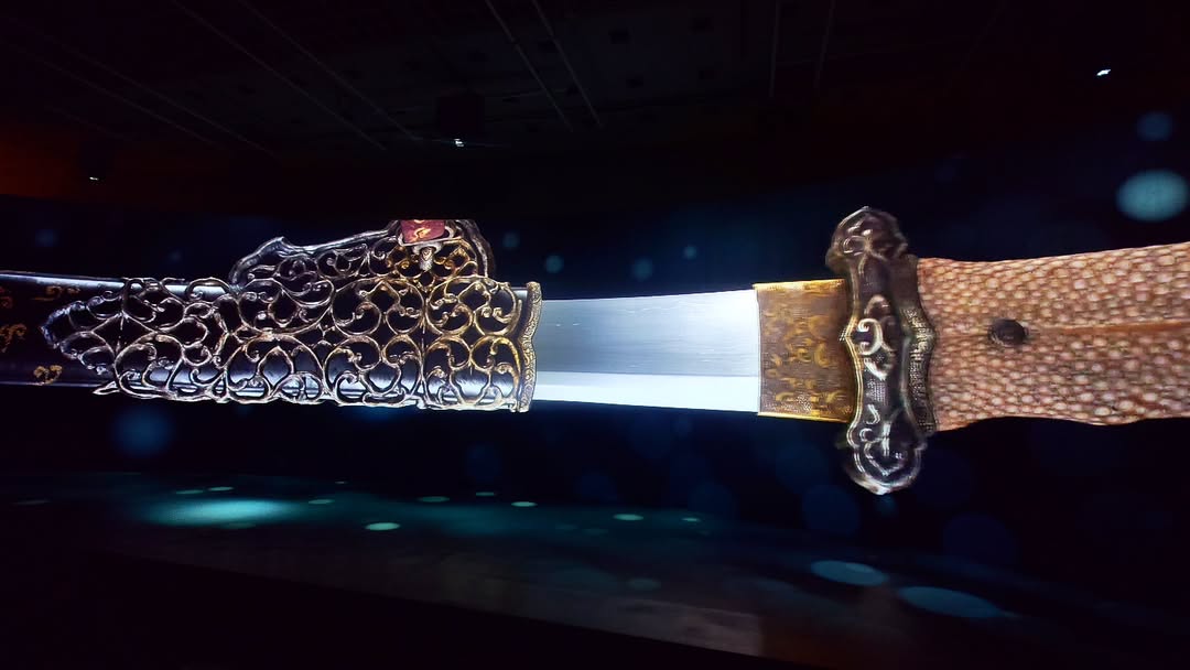 「DISCOVER. by ASICS」